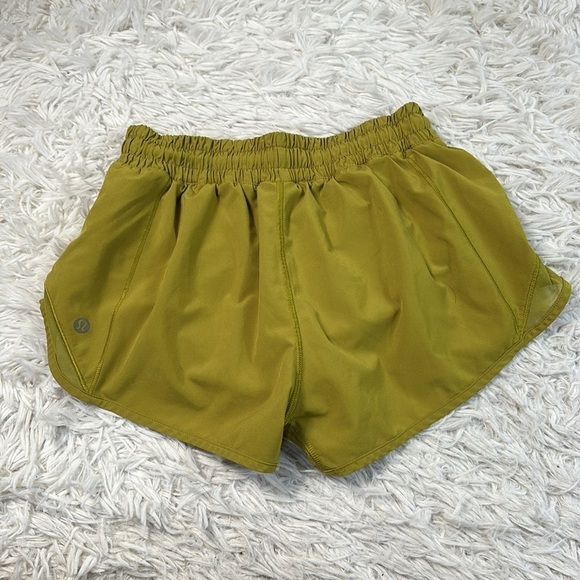 Lululemon Hotty Hot Short II *2.5" Golden Lime - Picture 4 of 6